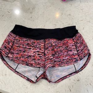 Lululemon, speed-up, size 4; 2.5”
